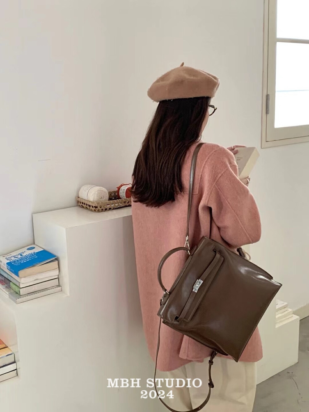 MBH Niche Design Oil Wax Leather Vintage Large Capacity Commute Lock Kelly Backpack with Shoulder Strap - Image 2