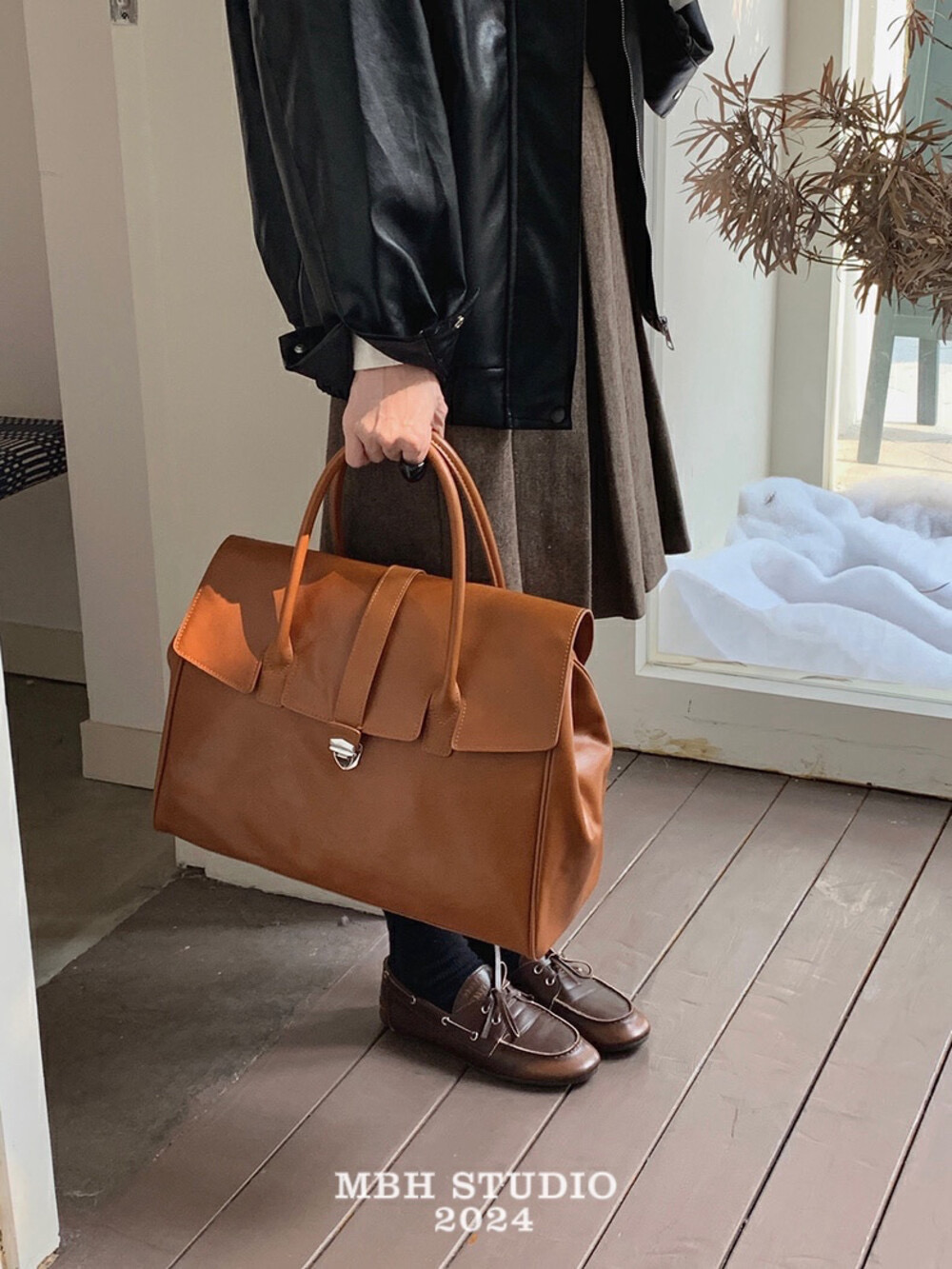MBH Handmade Full Grain Vegetable Tanned Leather Large Capacity Briefcase Commuter Crossbody Handbag - Image 3