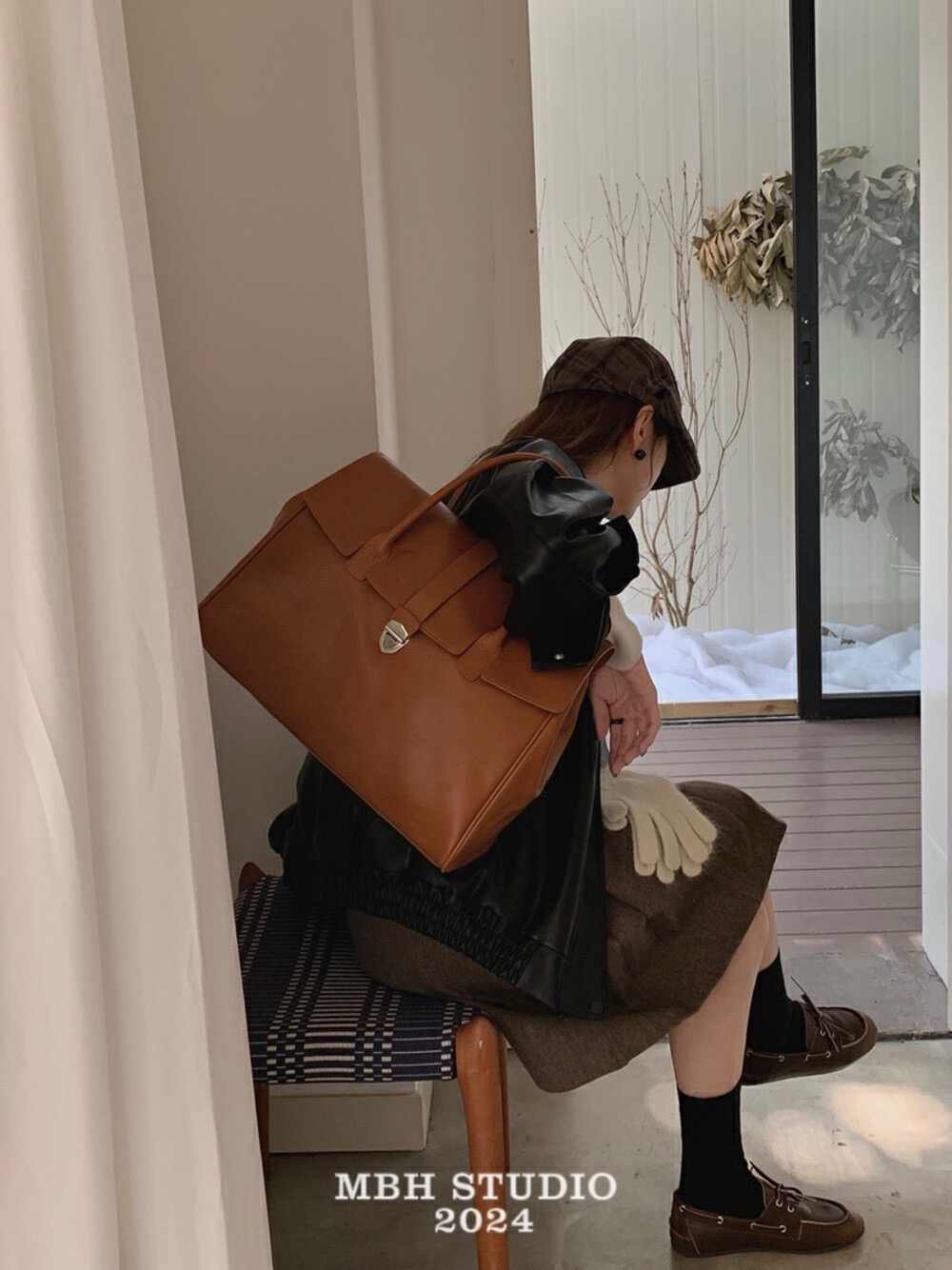 MBH Handmade Full Grain Vegetable Tanned Leather Large Capacity Briefcase Commuter Crossbody Handbag - Image 2