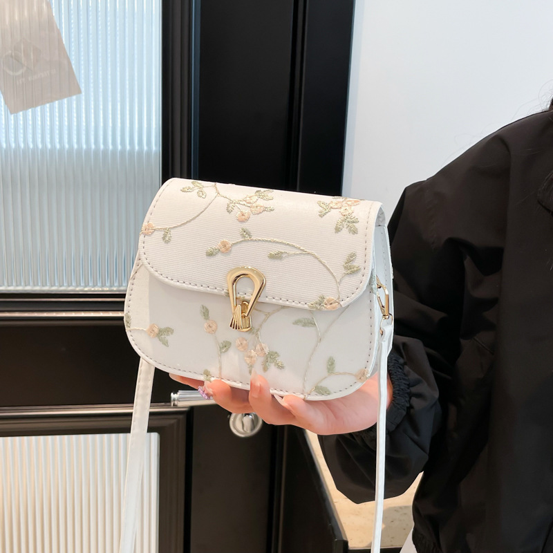 2025 Summer Women's Lace Flower Woven Saddle Crossbody Bag