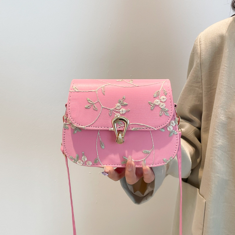 2025 Summer Women's Lace Flower Woven Saddle Crossbody Bag - Image 3