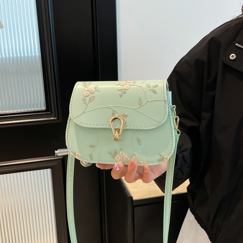 2025 Summer Women's Lace Flower Woven Saddle Crossbody Bag - Image 4