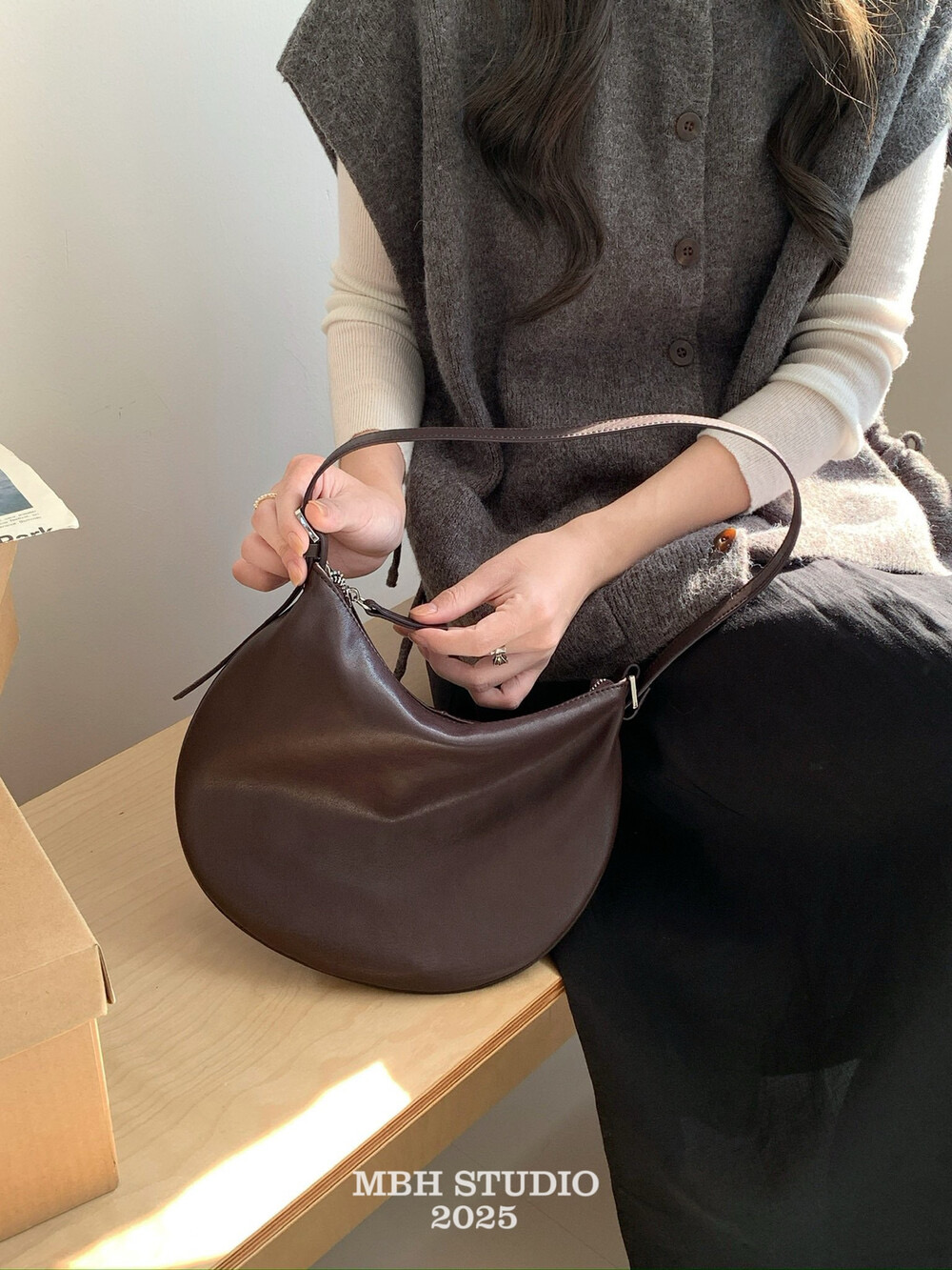 MBH Minimalist Solid Half-Moon Saddle Shoulder Bag Large Capacity Soft Lambskin Casual Genuine Leather - Image 3